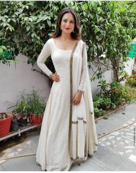 Be It Western Or Traditional: Divyanka Tripathi Is A Bomb In Both Outfits & This Pictures Are Proof About It - 1