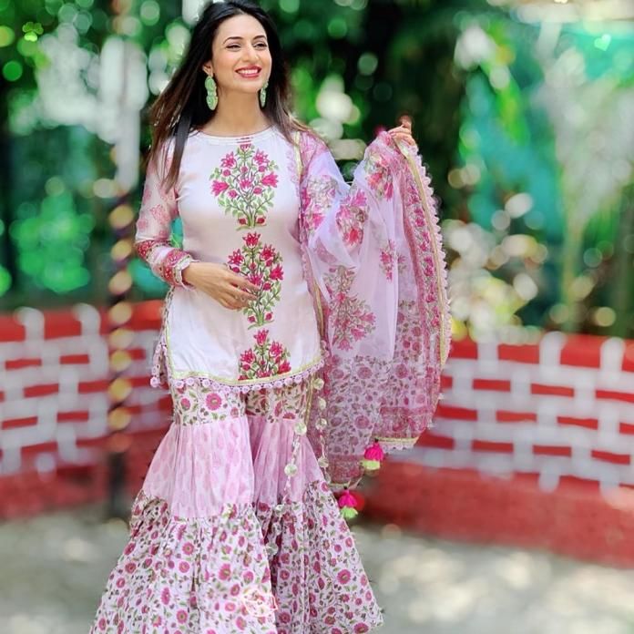 Divyanka Tripathi Top 5 Hottest Ethnic Looks That Will Make You Fall Head Over Heels - 1