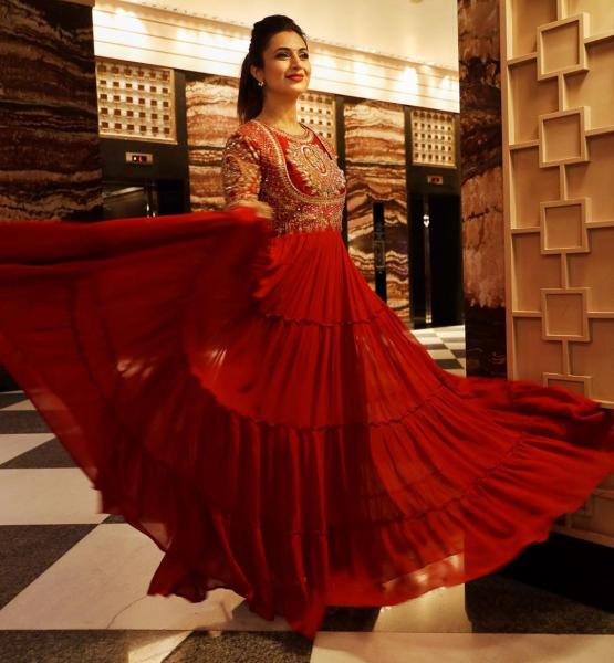 Divyanka Tripathi Top 5 Hottest Ethnic Looks That Will Make You Fall Head Over Heels - 0