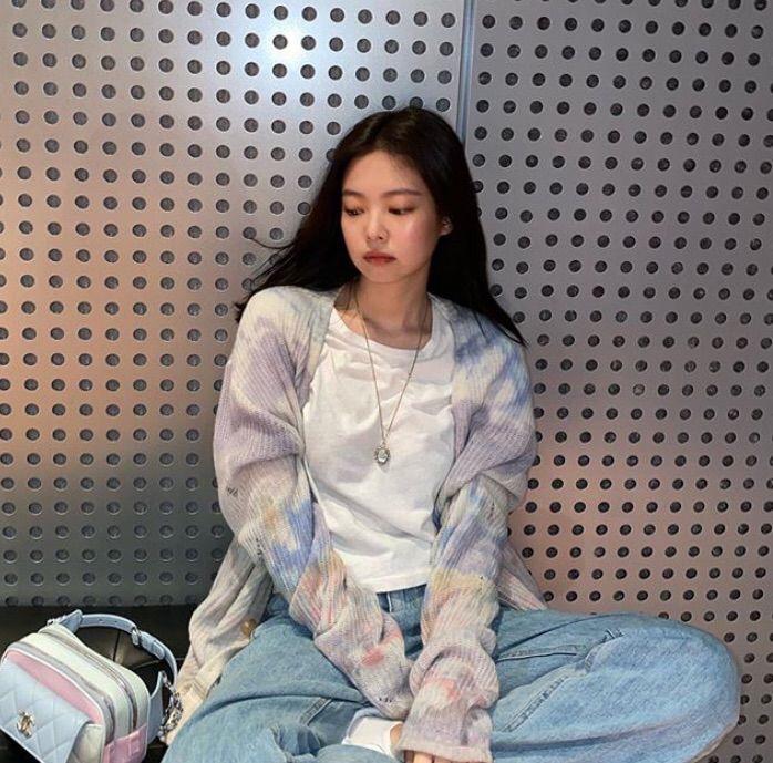 From Blackpink Jennie To Twice Sana: Take A Look At These Hot Divas On How To Style Your Casual Wear - 1