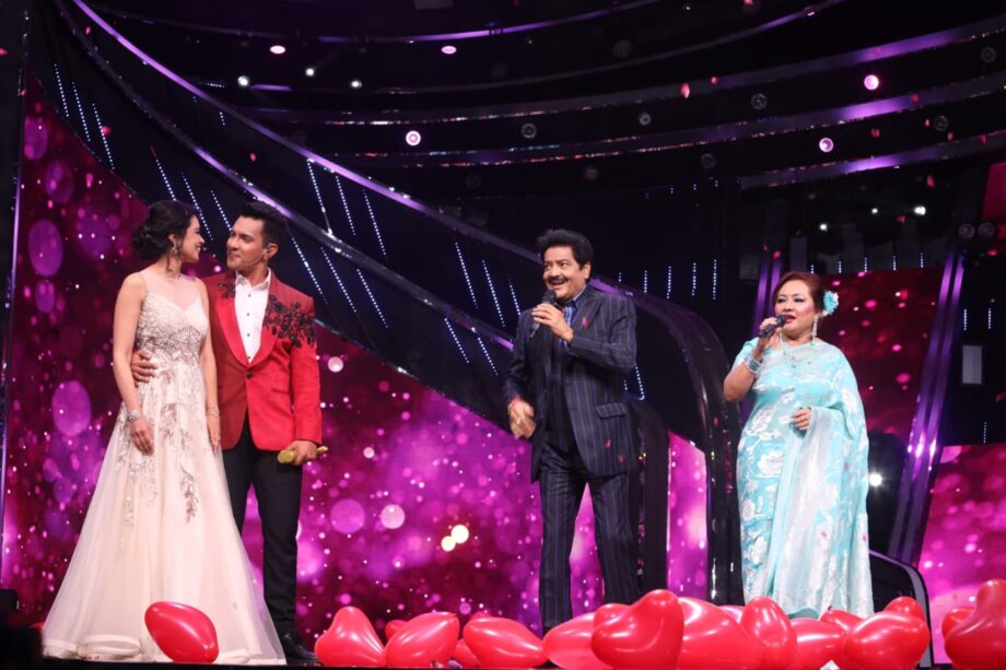 Indian Idol 2020: Aditya Narayan and wife Shweta Narayan’s sizzling chemistry on stage to wow fans - 1