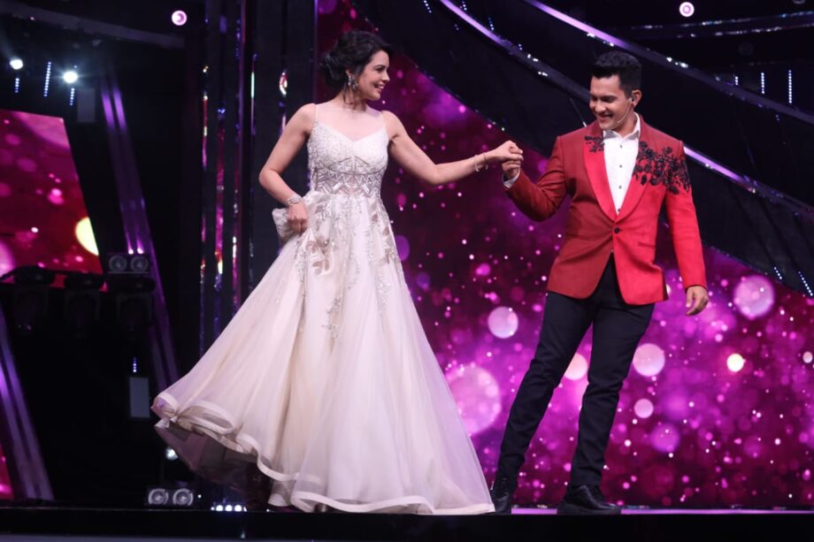 Indian Idol 2020: Aditya Narayan and wife Shweta Narayan’s sizzling chemistry on stage to wow fans - 0