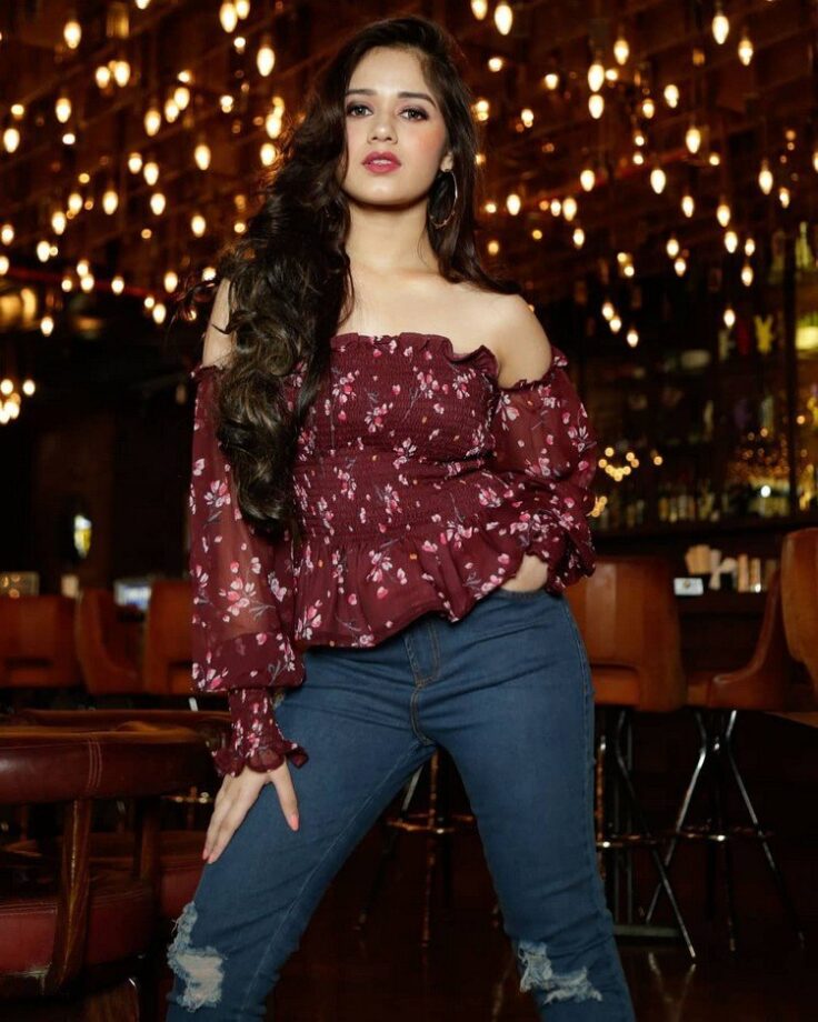 Jannat Zubair Or Ashi Singh: Hottest Diva In Off Shoulder Outfits - 2