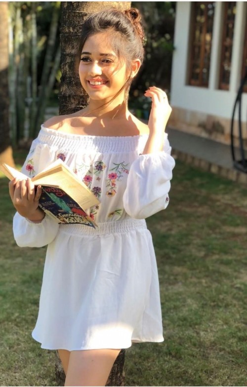 Jannat Zubair Or Ashi Singh: Hottest Diva In Off Shoulder Outfits - 3