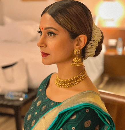 Jennifer Winget, Anita Hassanandani, Mouni Roy: Celebs With Most Elegant Hair Bun Styles - 2