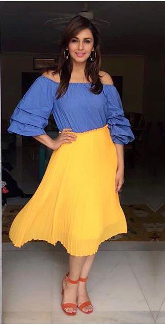 Kajal Aggarwal, Priyanka Chopra, Huma Qureshi: Hottest Off Shoulder Top Looks - 1