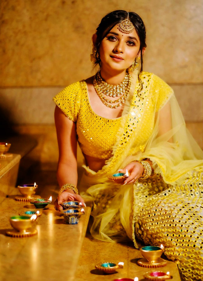 Kanika Mann Or Surbhi Jyoti Or Avneet Kaur: Who Has the Hottest Looks In Yellow? - 2