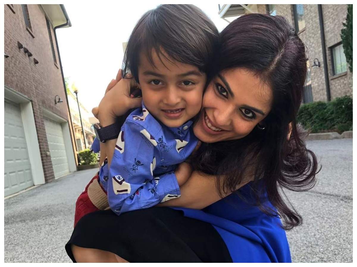 Kareena Kapoor, Aishwarya Rai Bachchan, Genelia D’Souza: Cutest Mother Child Moment Caught On Camera 1