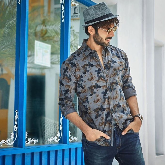 Kartik Aaryan To Tiger Shroff: Take Cues From B-Town’s Hot Men On Ways To Style Your Vacation Look - 1