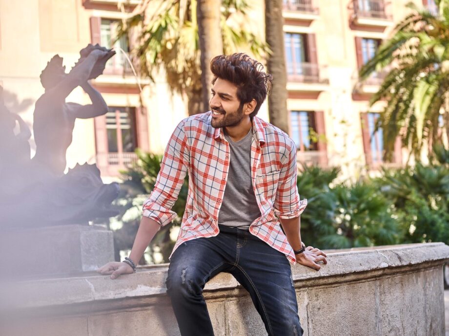 Kartik Aaryan To Tiger Shroff: Take Cues From B-Town’s Hot Men On Ways To Style Your Vacation Look - 0