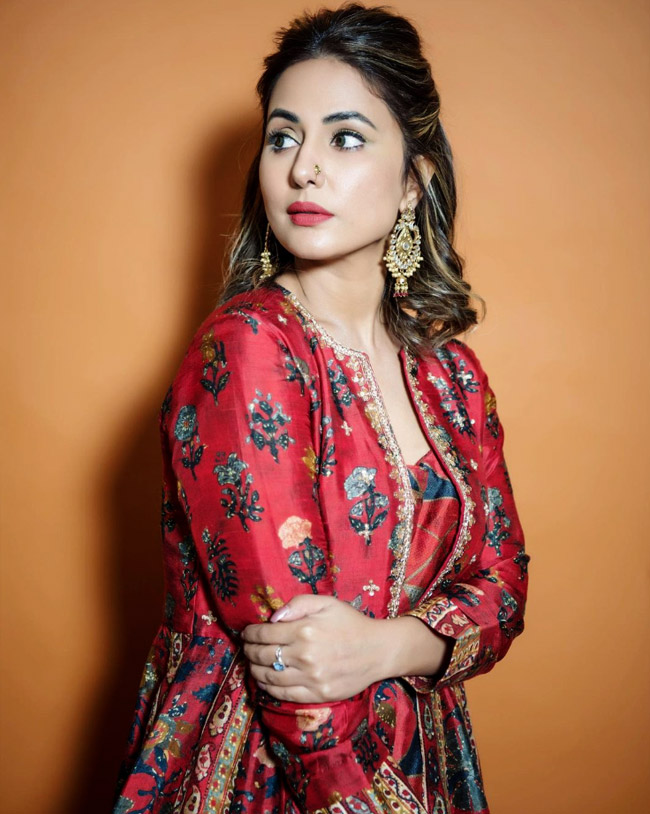 Need Cues To Style Your Shrug? Take A Cue From Hina Khan - 3