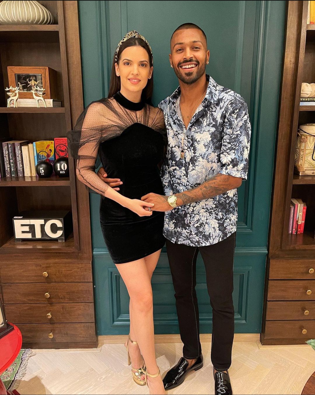 New Year Fun: Virat Kohli-Anushka Sharma & Hardik Pandya-Natasa Stankovic party hard together, fans love it 3