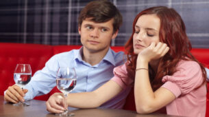 3 Signs That Show Your Partner Is Bored With You & No Longer Interested In Relationship