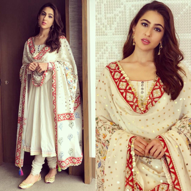 Sara Ali Khan, Kareena Kapoor, Sonam Kapoor: B-town Divas Who Love To Style Juttis - 0