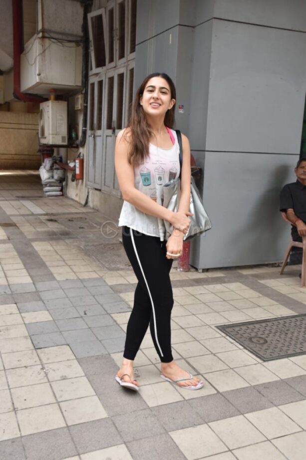 Sara Ali Khan’s Top 5 Hottest No Makeup Looks - 1