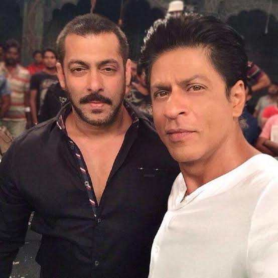 Shah Rukh Khan, Salman Khan & Aamir Khan's BEST Friendship Moments Caught On Camera 1