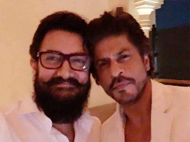 Shah Rukh Khan, Salman Khan & Aamir Khan's BEST Friendship Moments Caught On Camera 3