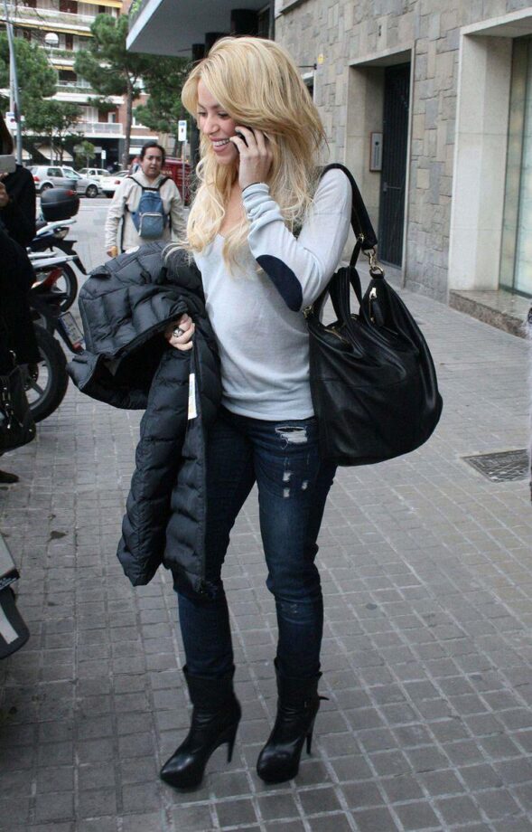 Shakira Has Got The Hottest Street Style In Town & These Pics Are Enough To Prove It To You - 4