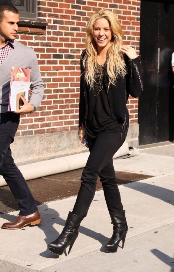 Shakira Has Got The Hottest Street Style In Town & These Pics Are Enough To Prove It To You - 3