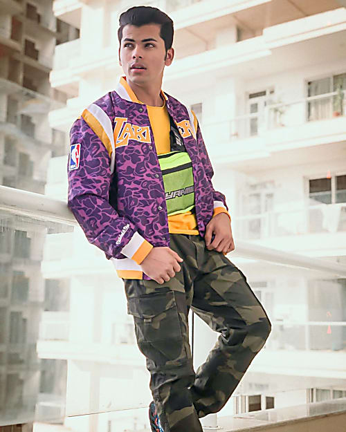 Siddharth Nigam Has the Hottest Looks in Multicolour outfits: Have A Look - 3