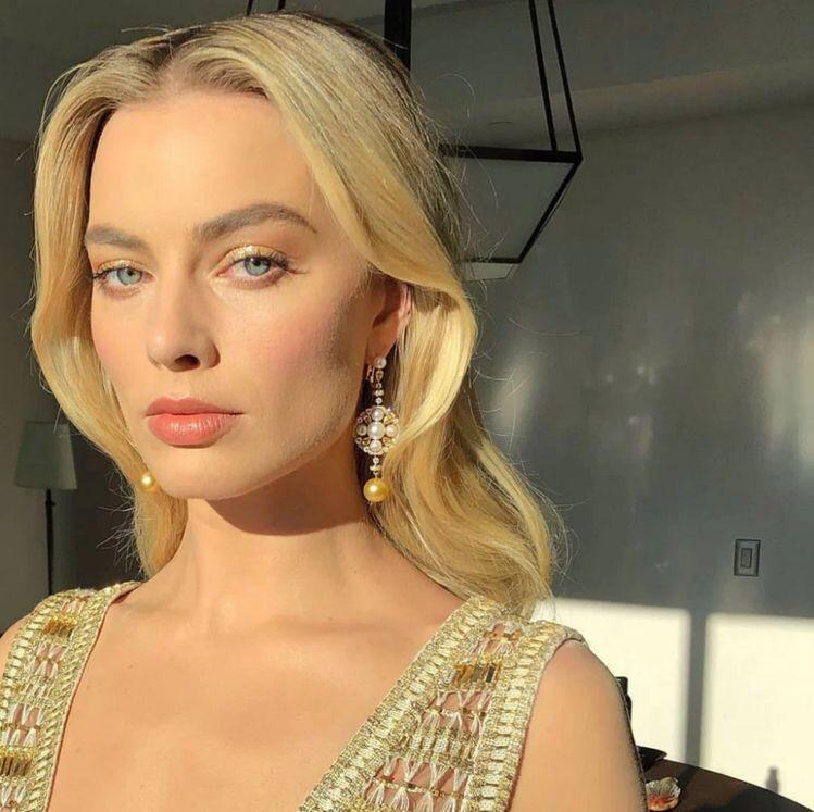 Smile, Hotness Or Savage Looks: Margot Robbie Has The Hacks To Ace Every Look: See Here - 2