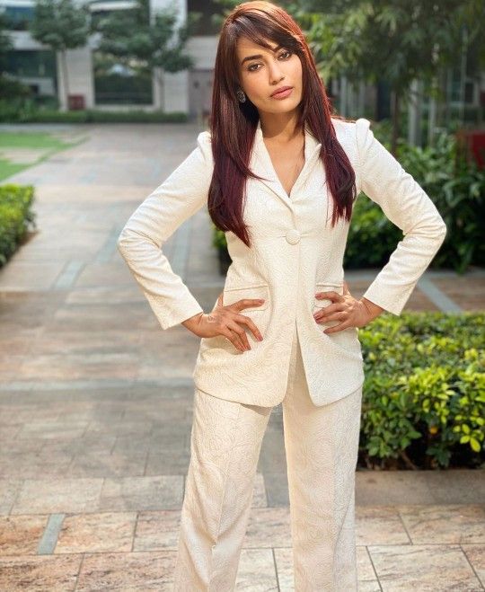 Take Cues On How To Style Your Blazer Like Hottie Surbhi Jyoti: See Pics - 2