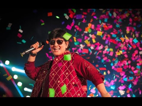 The Legendary Garba Music Singer Falguni Pathak’s Best Crowd Moments - 1