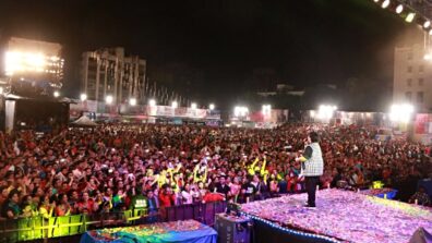 The Legendary Garba Music Singer Falguni Pathak’s Best Crowd Moments