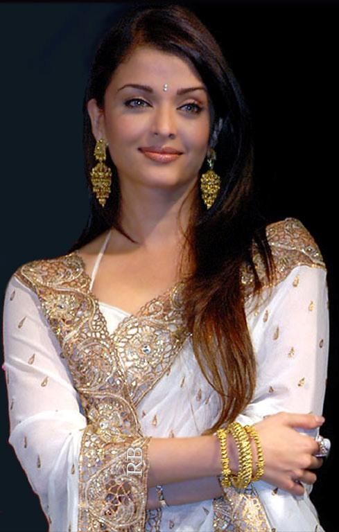 Top 5 Hottest Desi Looks Of Aishwarya Rai Bachchan - 0