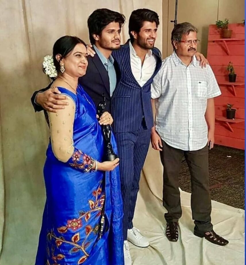 Vijay Deverakonda, Mahesh Babu, Suriya: Adorable photos with family members - 2