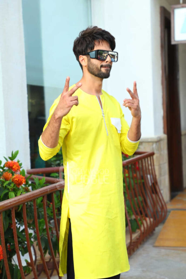 Shahid Kapoor, Hrithik Roshan, Ayushmann Khurrana: Which Hot Actor Has The Best Kurta Look? - 4