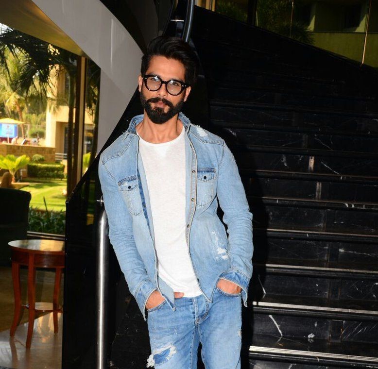 Arjun Rampal VS Shahid Kapoor: Who Is Hotter In Denims? - 1