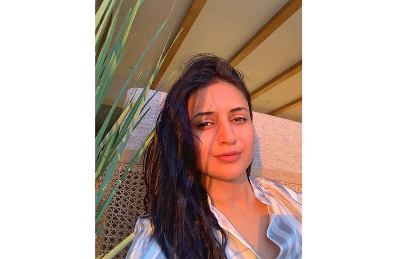 Nia Sharma, Divyanka Tripathi And Jasmin Bhasin: Have A Look At These Actresses Who Nailed The Sun-kissed Look To Perfection - 3