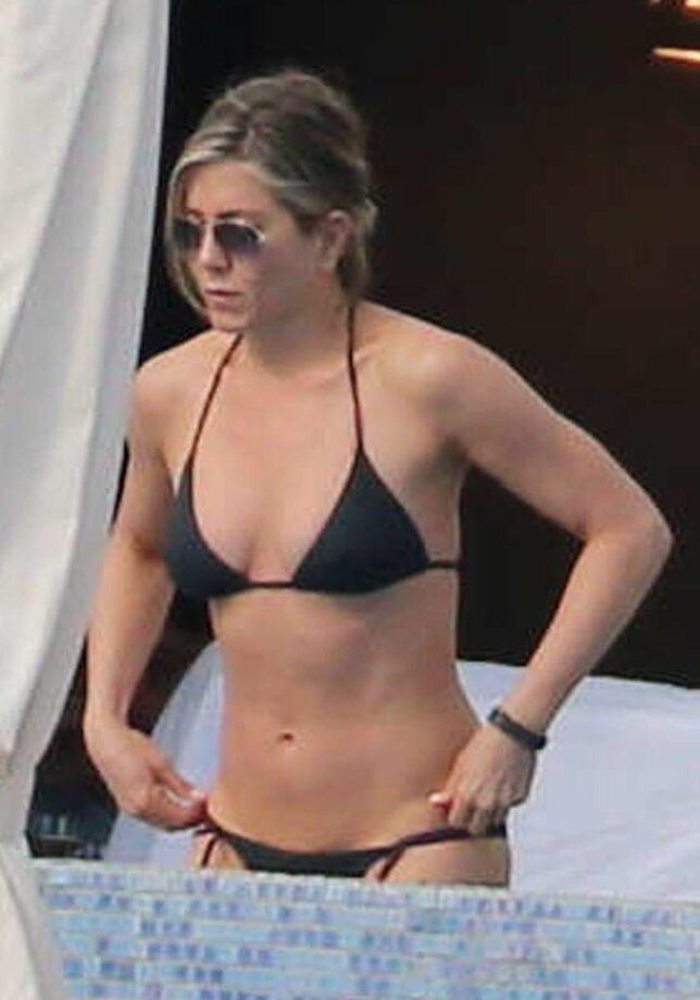 Bikini Looks Of Angelina Jolie And Jennifer Aniston: Who Looks Spicy Hot? - 3