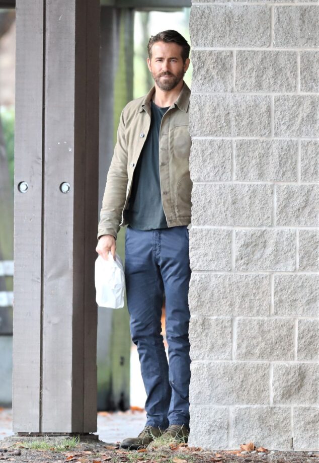 Blake Lively, Scarlett Johansson, And Ryan Reynolds’s Hottest Street Style That You Would Like To Try - 2