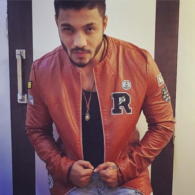 Bollywood Rapper Raftaar: Top 5 Super Classy Looks In Jacket - 4