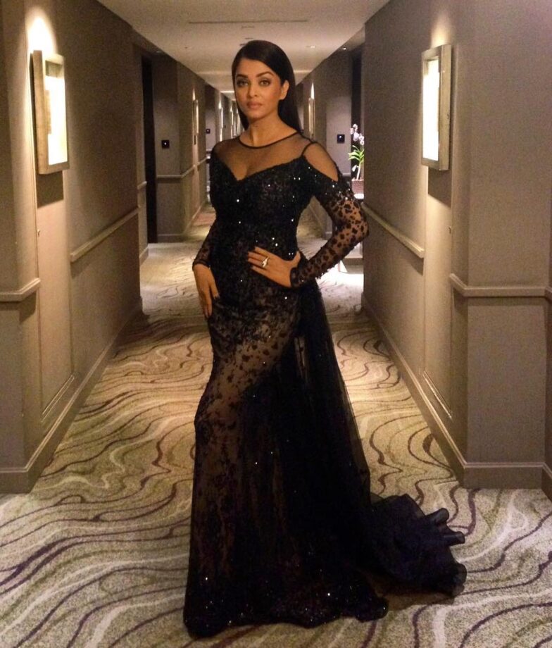 Bollywood’s Prettiest Diva Aishwarya Rai Bachchan: Top 5 Dazzling Hot Looks In Evening Gown - 2