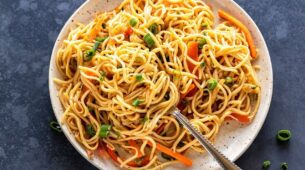 Bored Of Eating Same Food? Try This Indo Chinese Food ‘Hakka Noodles’: Simple And Easy To Make
