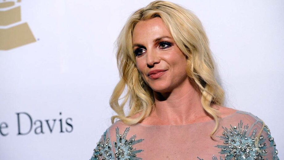 Bright Eye & Colourful Vibes! Britney Spears’ Makeup Looks You Must Try - 0