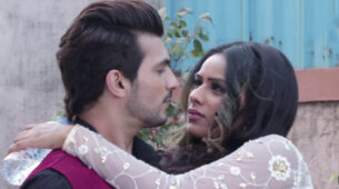 Burning Hot: Arjun Bijlani & Nia Sharma do a romantic dance in front of fire, fans feel the heat