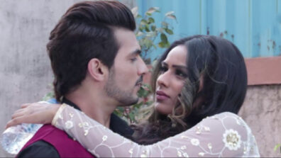 Burning Hot: Arjun Bijlani & Nia Sharma do a romantic dance in front of fire, fans feel the heat