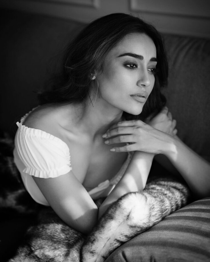 Candid Beauty: Surbhi Jyoti wants to spread love like a queen, fans can’t stop admiring - 0