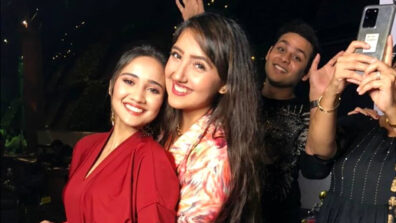 Candid Photo: Devi Joshi photobombs Ashi Singh and Ashnoor Kaur during their selfie, netizens go LOL