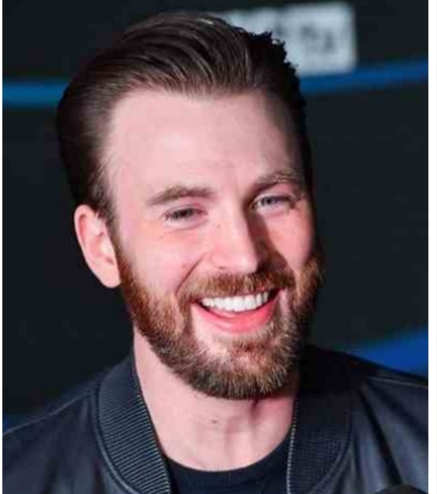 Chris Evans VS Chris Hemsworth: The Hottest Actor With Killer Smile - 1