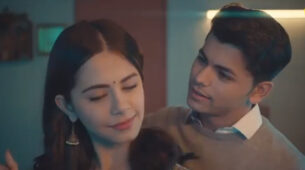 Chup: Siddharth Nigam caught on camera getting cosy and romantic with Ritika Badiani in new song, fans hail the chemistry