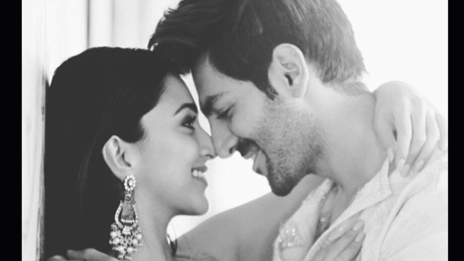 [Cute Romance] Kartik Aaryan & Kiara Advani stun with their chemistry in new photo, fans can't keep calm