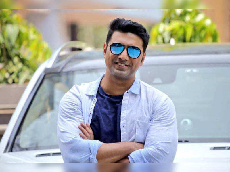 Dev and his stylish Bengali ethnic looks - 0