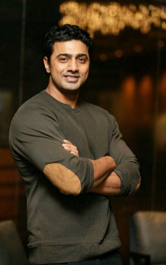 Dev and his stylish Bengali ethnic looks - 2