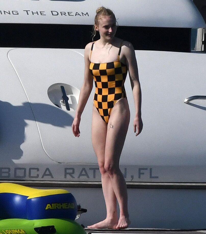 Emilia Clarke, Sophie Turner, Gloria Estefan, Britney Spears: Best looks in swimsuits - 3