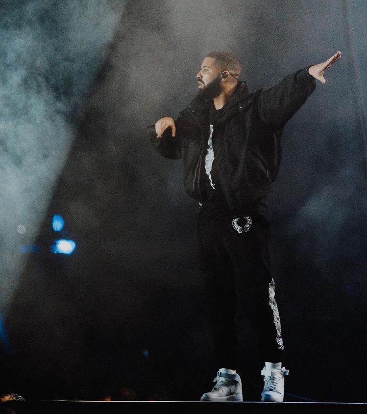 Eminem To Drake: Top 5 Best And Classy Outfits Worn For Stage Performances, See Pictures - 9